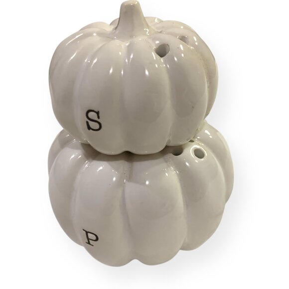 NWOT Ceramic Pumpkin Stackable Salt & Pepper Shaker Classy White Party Pumpkin - Picture 1 of 8